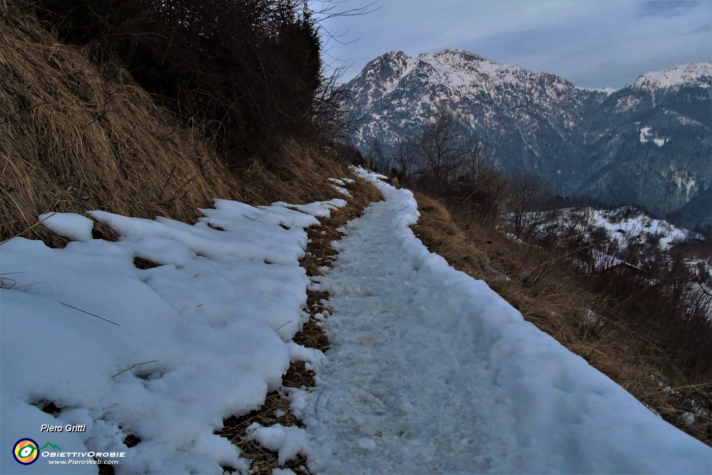 74 Discesa su neve dura e ghiacciatina.JPG